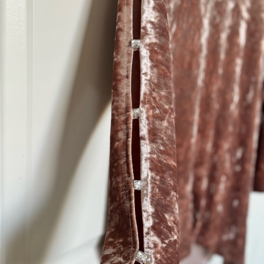 Cable & Gauge Velvet Brown Top - Picture 3 of 9